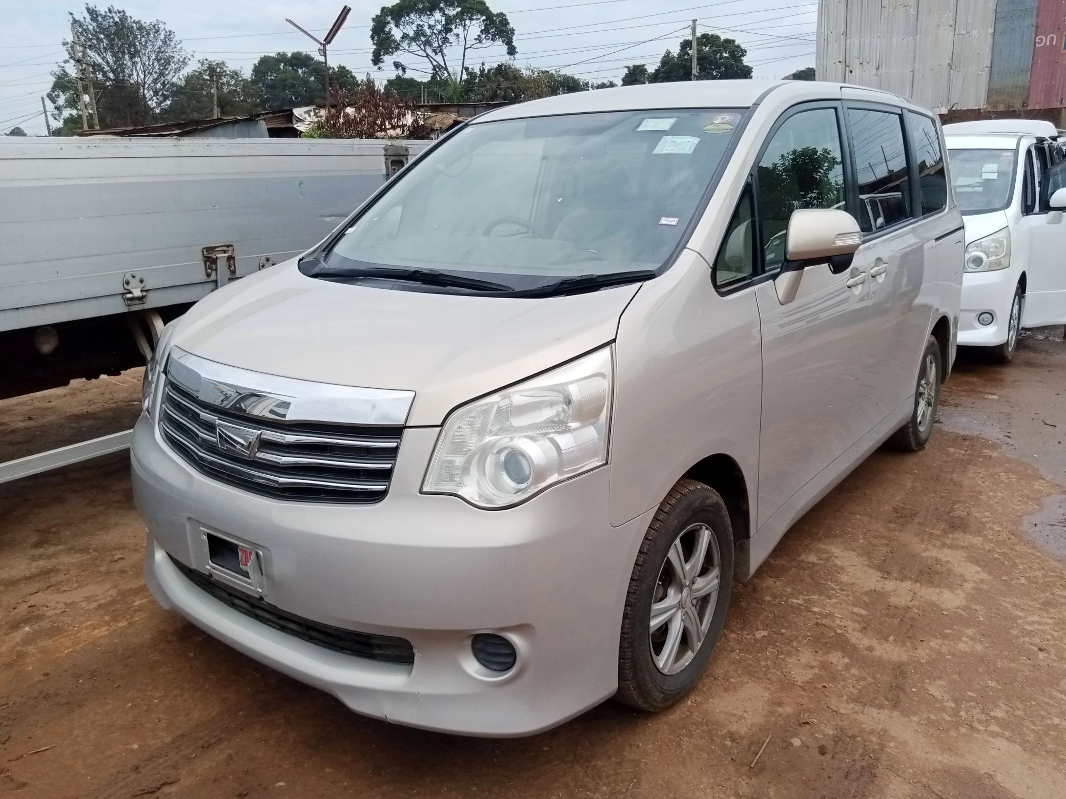TOYOTA NOAH