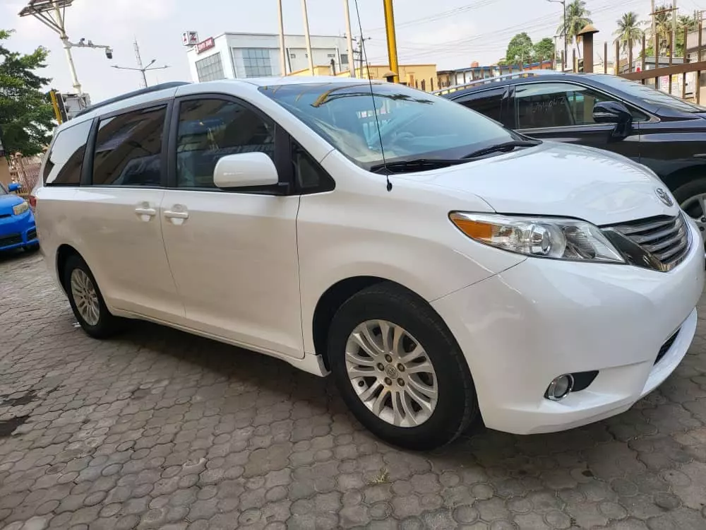 Toyota Sienna   - 2013