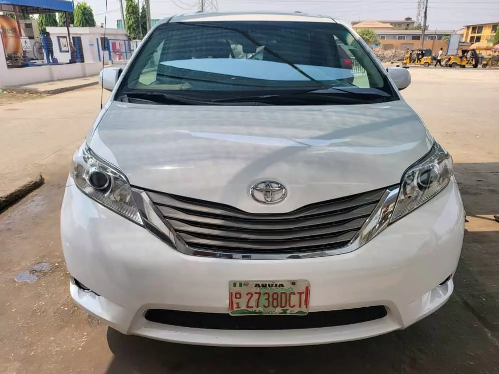 Toyota Sienna   - 2013