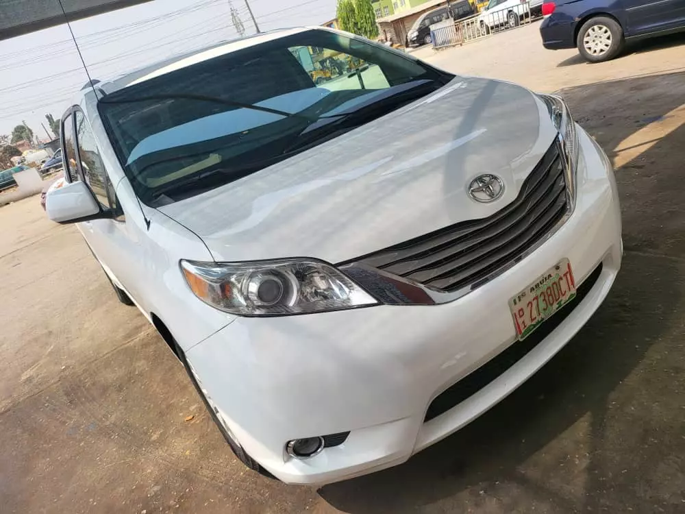 Toyota Sienna   - 2013