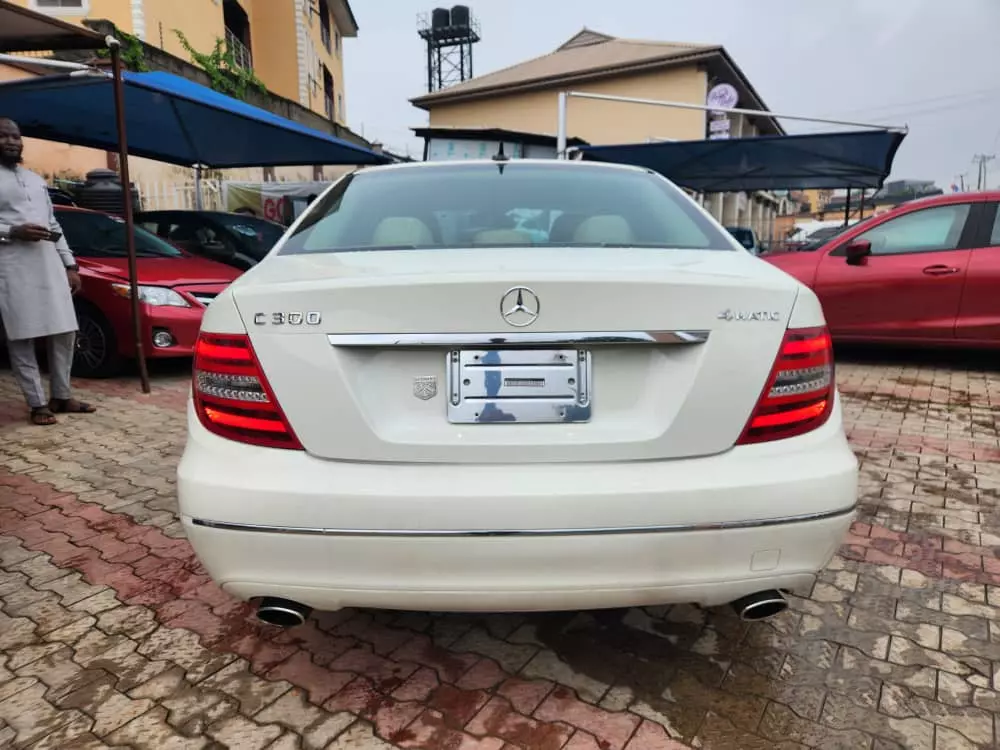 Mercedes-Benz C-class   - 2012