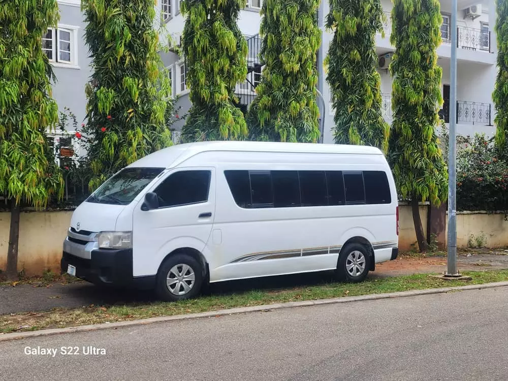 Toyota Hiace   - 2009