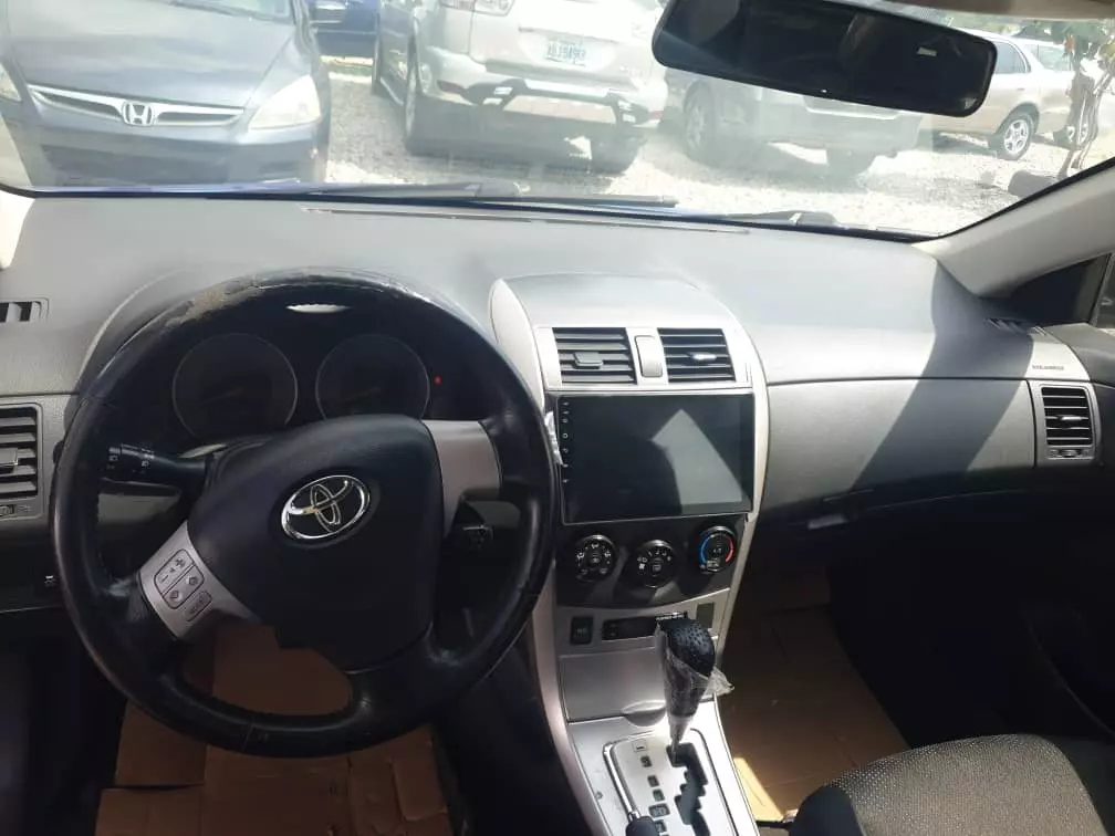 Toyota Corolla   - 2010