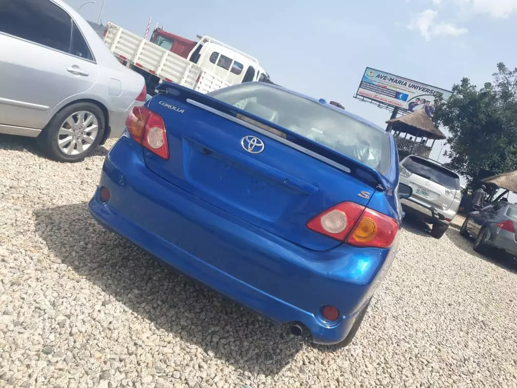 Toyota Corolla   - 2010