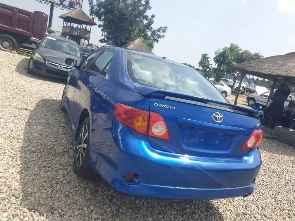 Toyota Corolla   - 2010