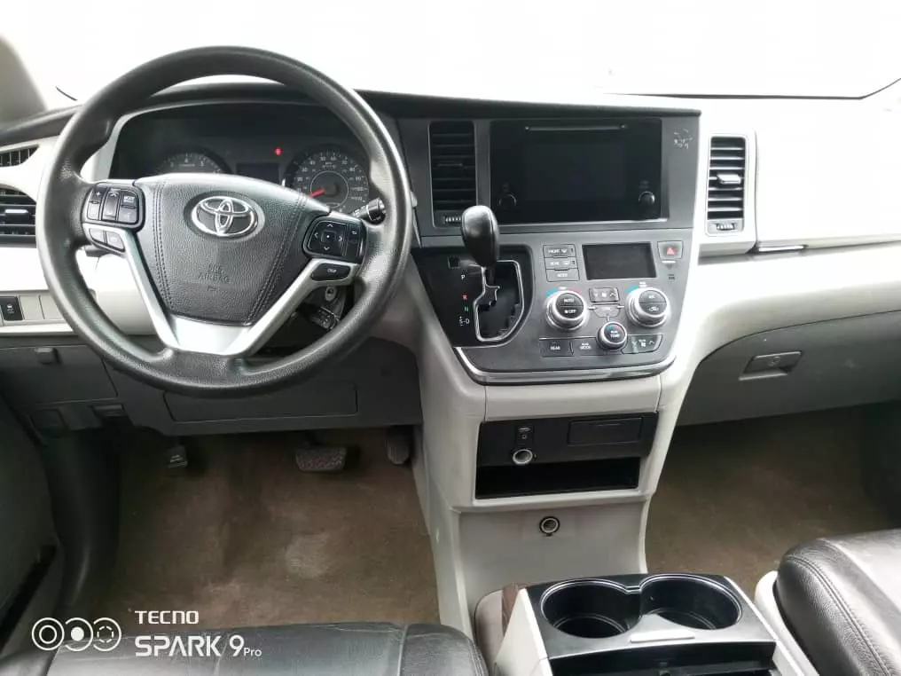 Toyota Sienna   - 2014