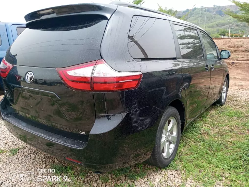 Toyota Sienna   - 2014