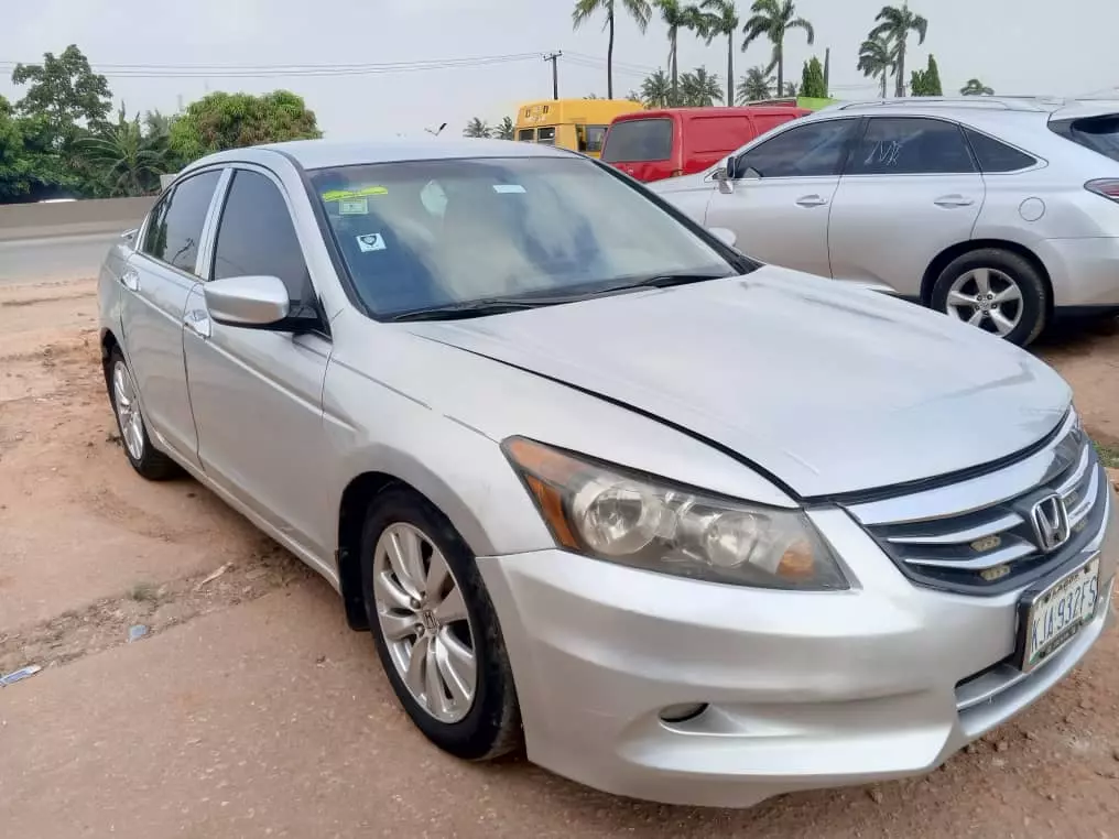 Honda Accord   - 2010