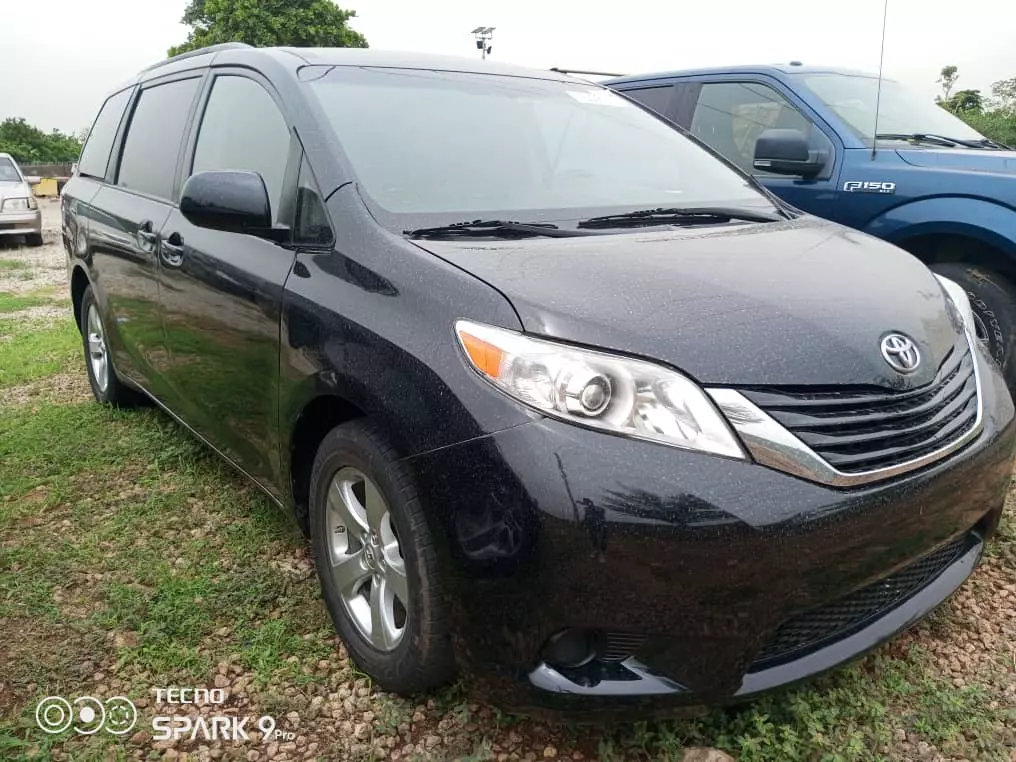 Toyota Sienna   - 2014