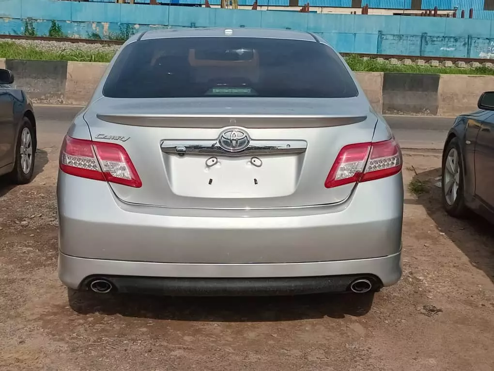 Toyota Camry   - 2011