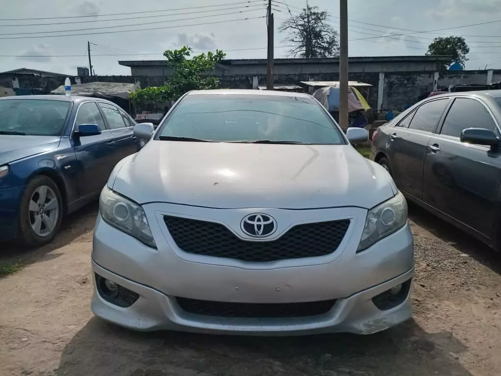 Toyota Camry   - 2011