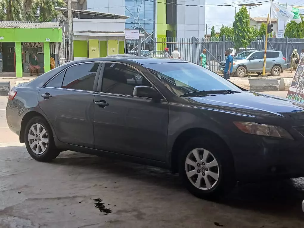 Toyota Camry   - 2009