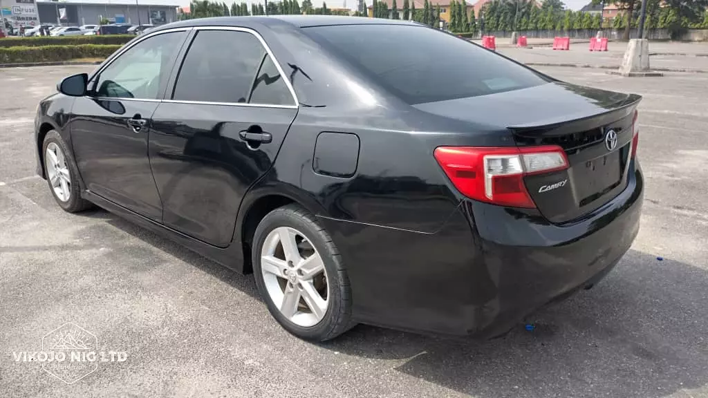 Toyota Camry   - 2012