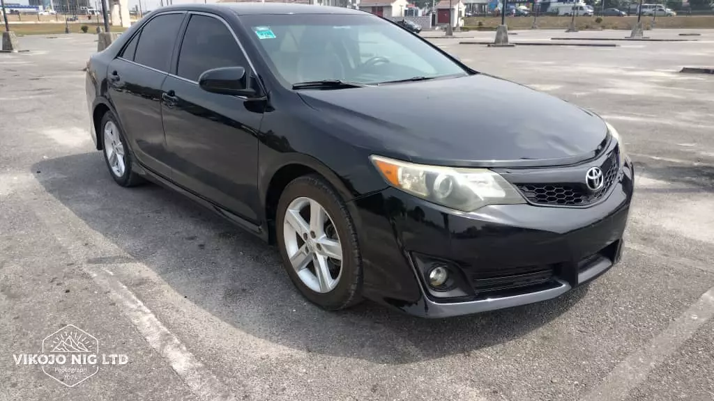 Toyota Camry   - 2012