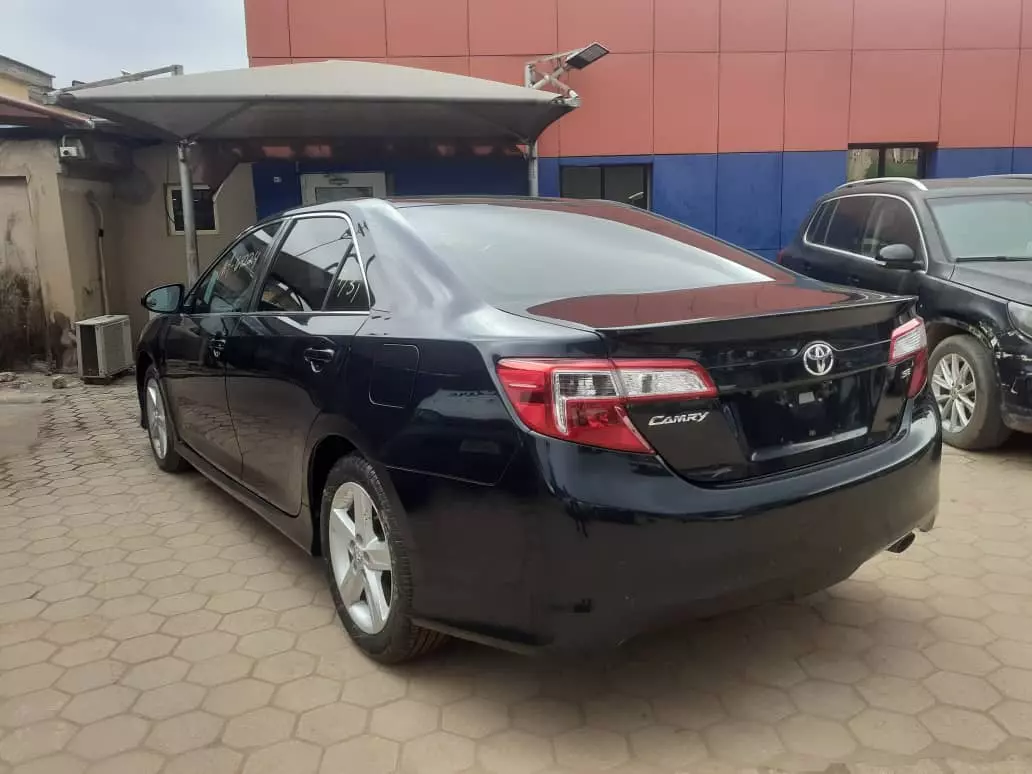 Toyota Camry   - 2013