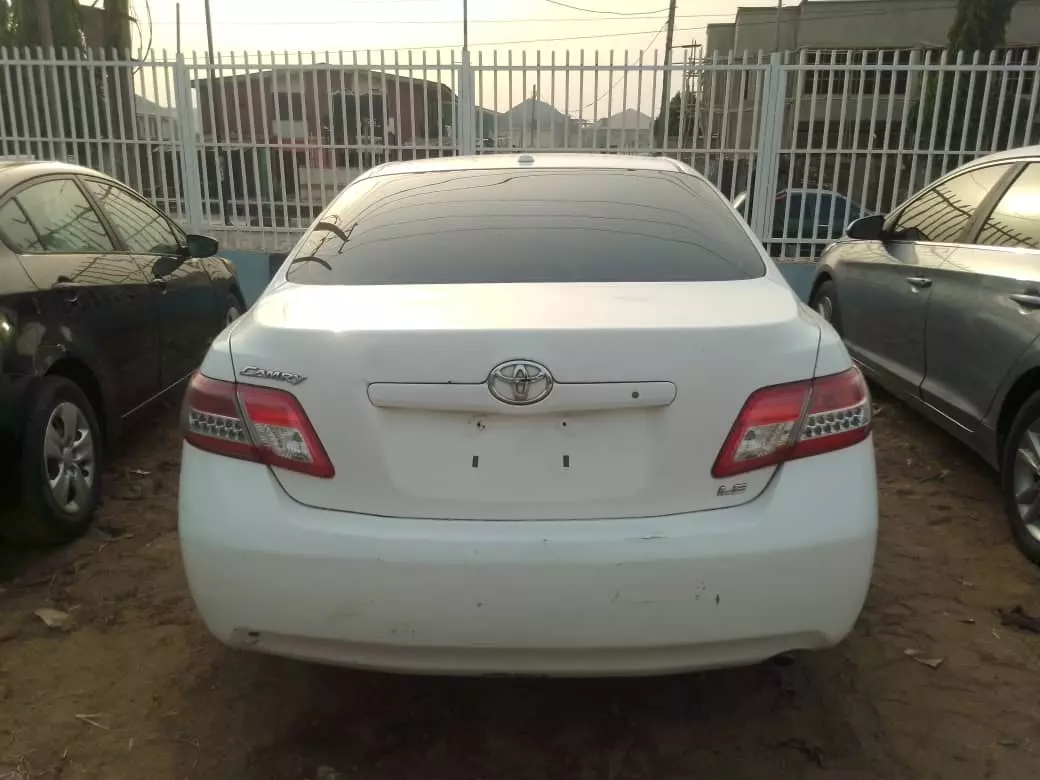 Toyota Camry   - 2011