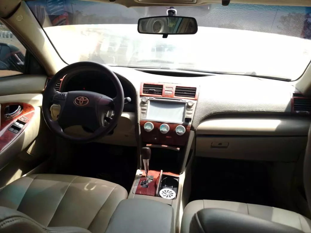 Toyota Camry   - 2010