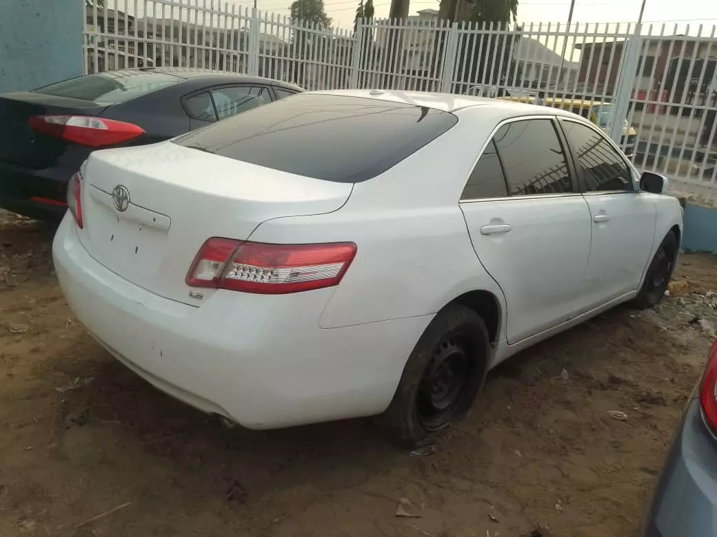 Toyota Camry   - 2011