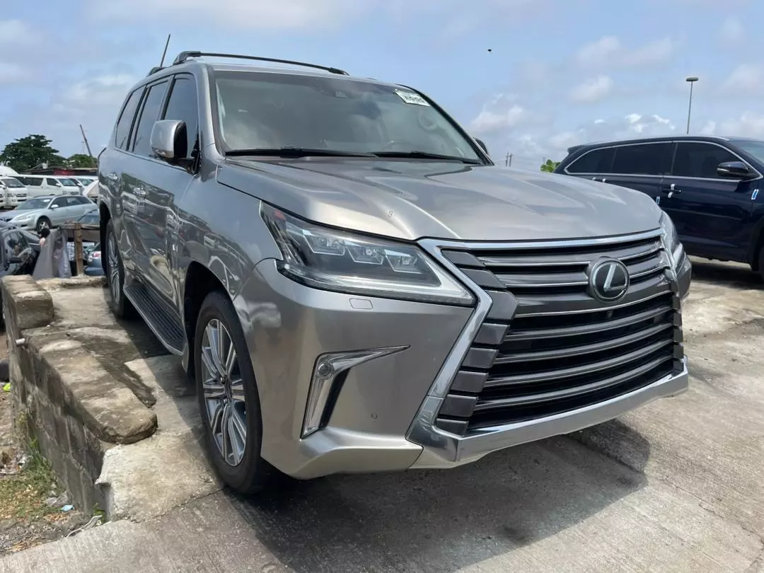 Lexus LX 570 - 2016