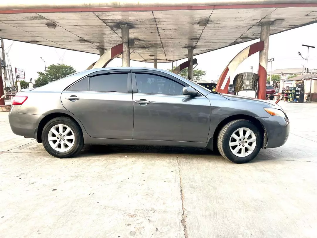 Toyota Camry   - 2009