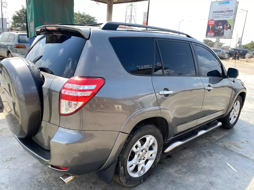 Toyota RAV 4   - 2010