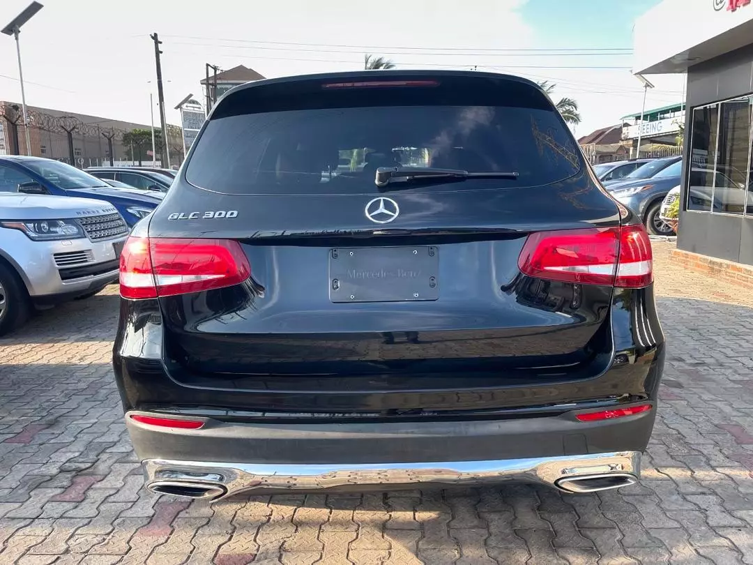 Mercedes-Benz GLC 300   - 2017