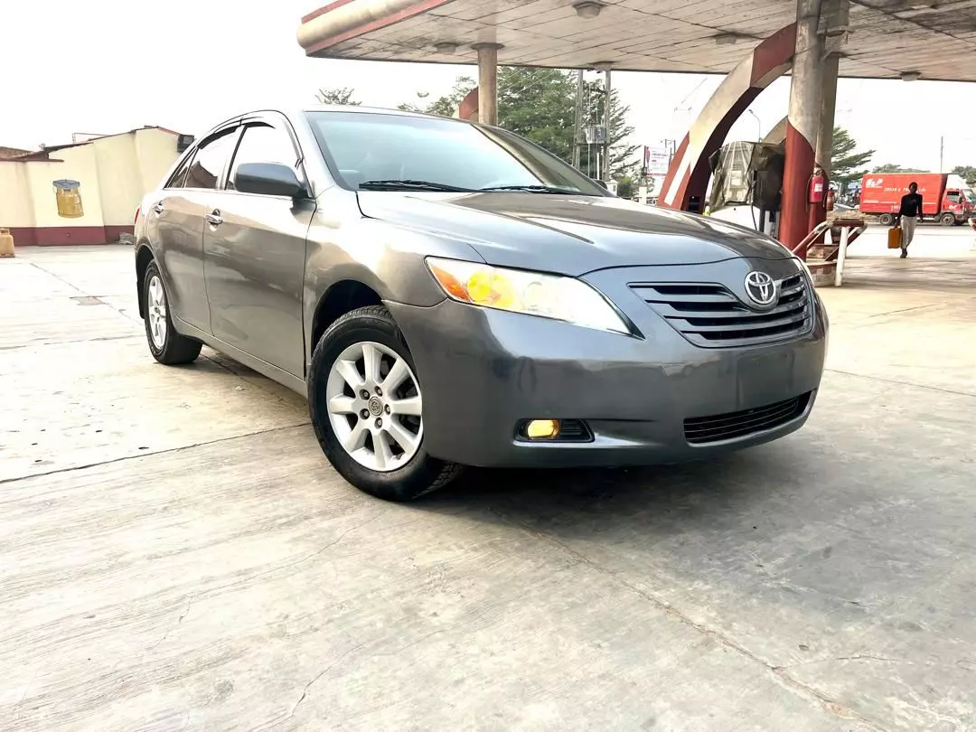 Toyota Camry   - 2009