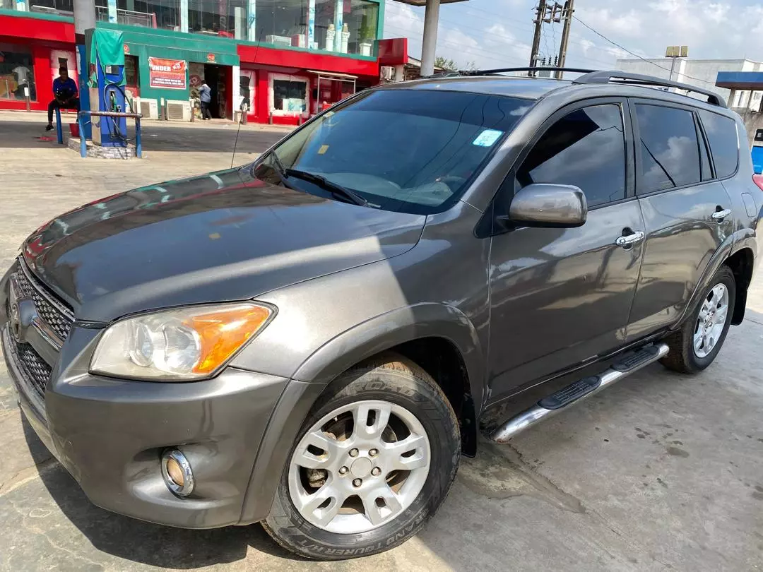 Toyota RAV 4   - 2010