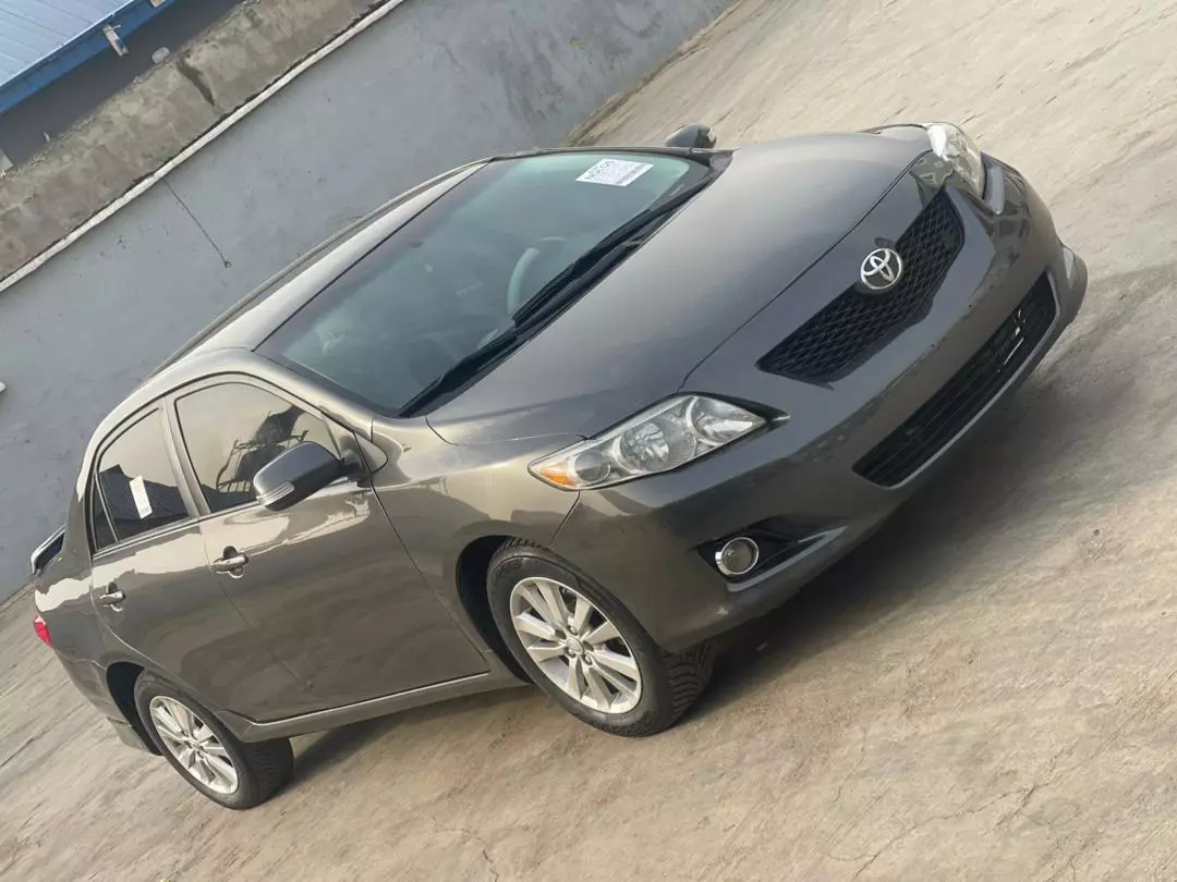 Toyota Corolla   - 2010