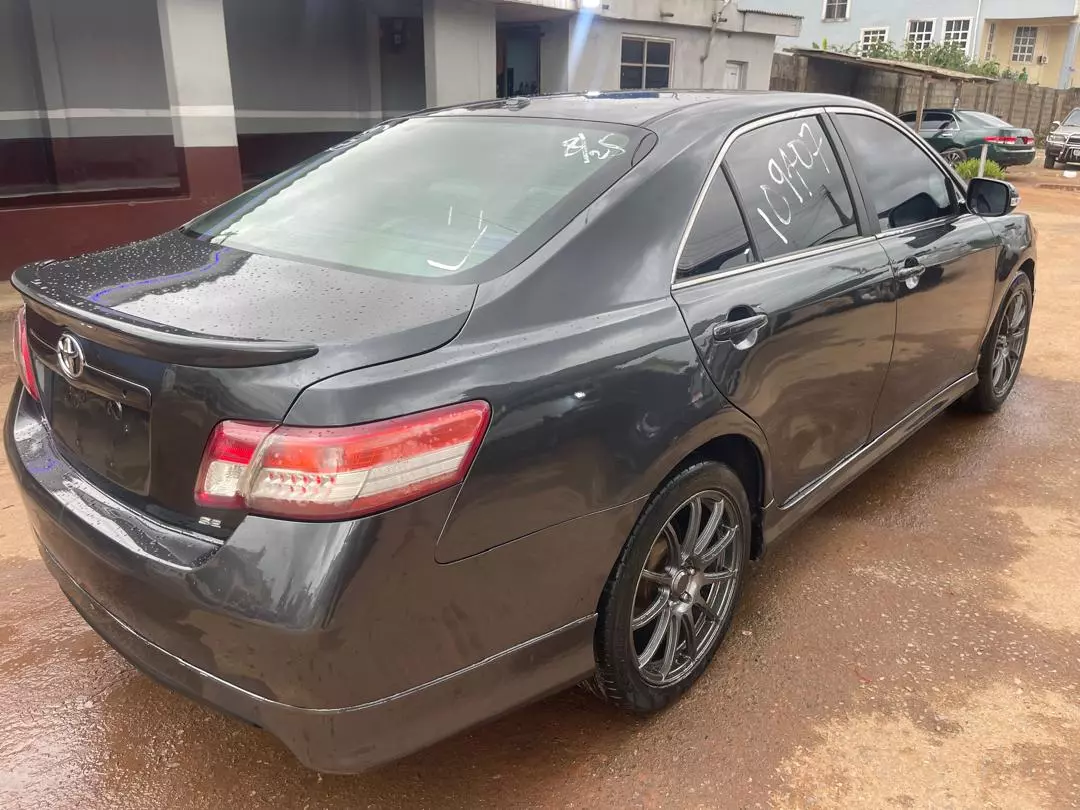 Toyota Camry   - 2010