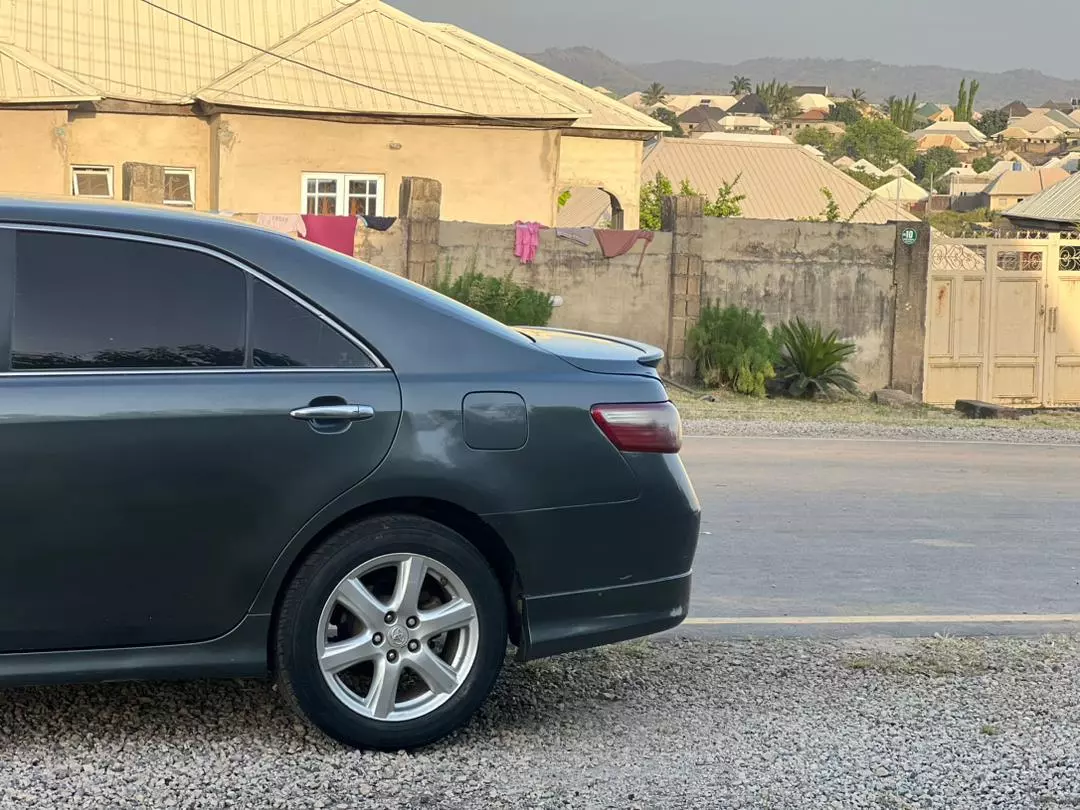 Toyota Camry   - 2009