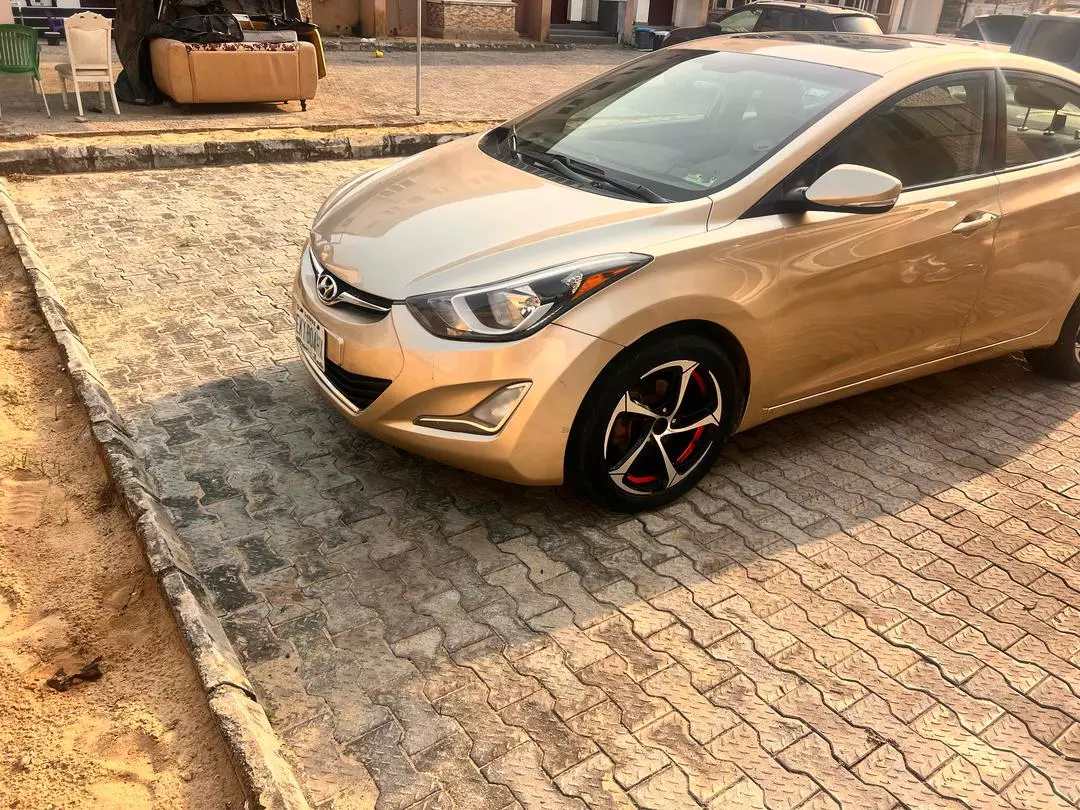 Hyundai Elantra   - 2013