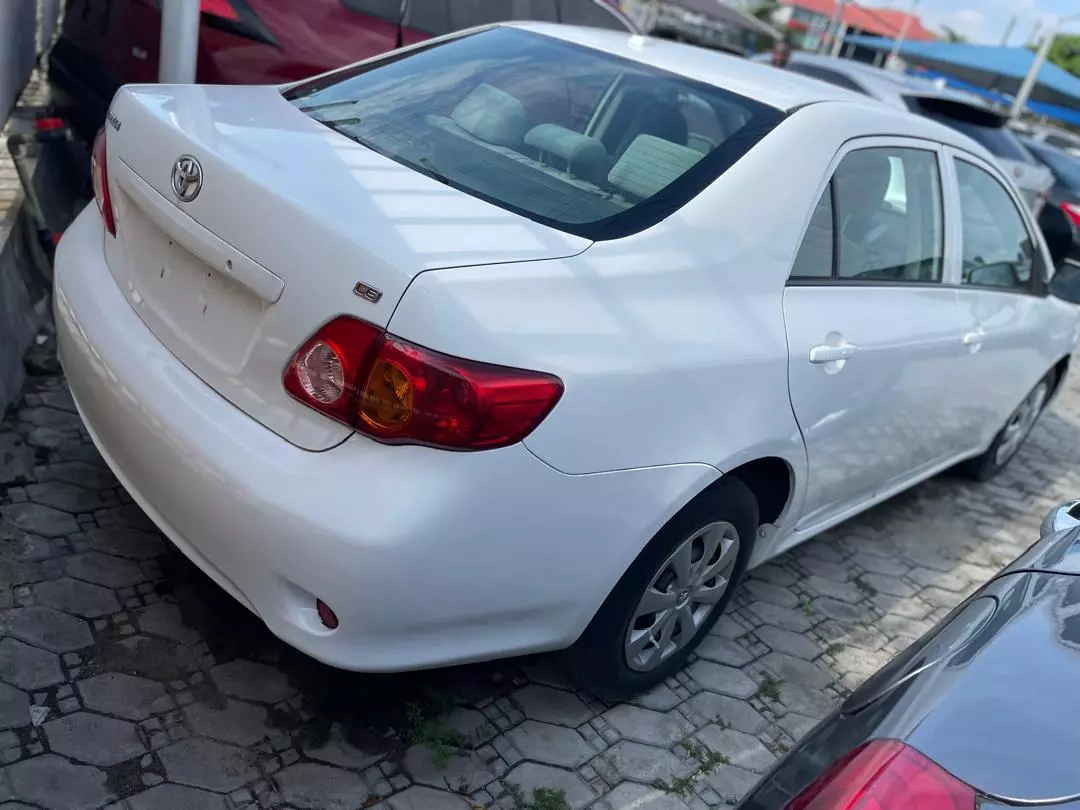 Toyota Corolla   - 2010