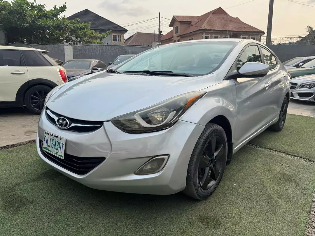 Hyundai Elantra   - 2013