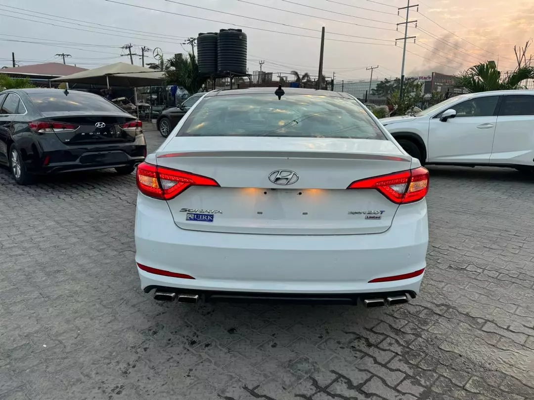 Hyundai Sonata   - 2015