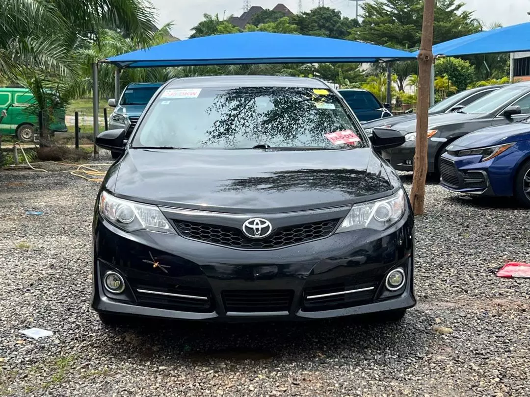 Toyota Camry   - 2012