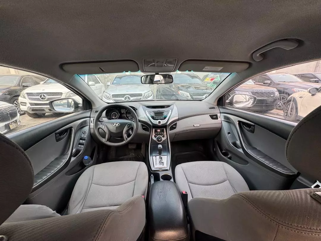 Hyundai Elantra   - 2013