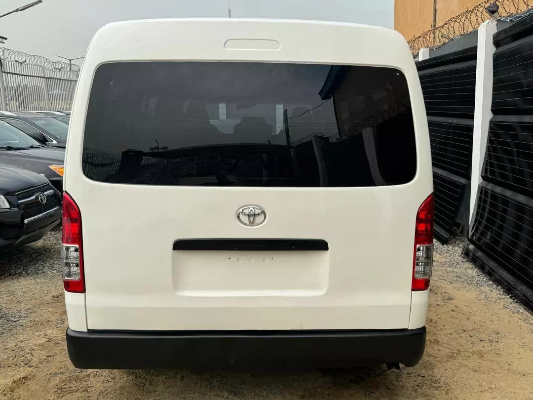 Toyota Hiace   - 2013