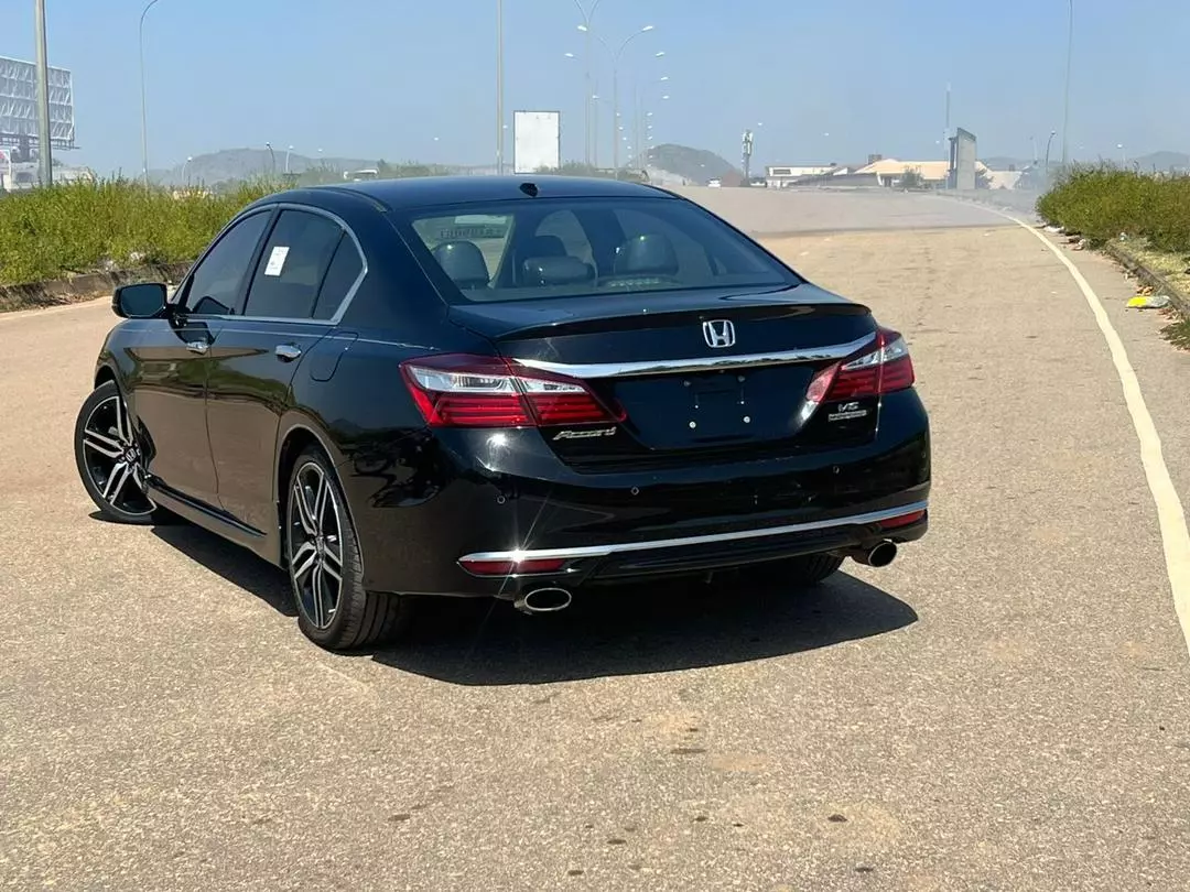 Honda Accord   - 2017