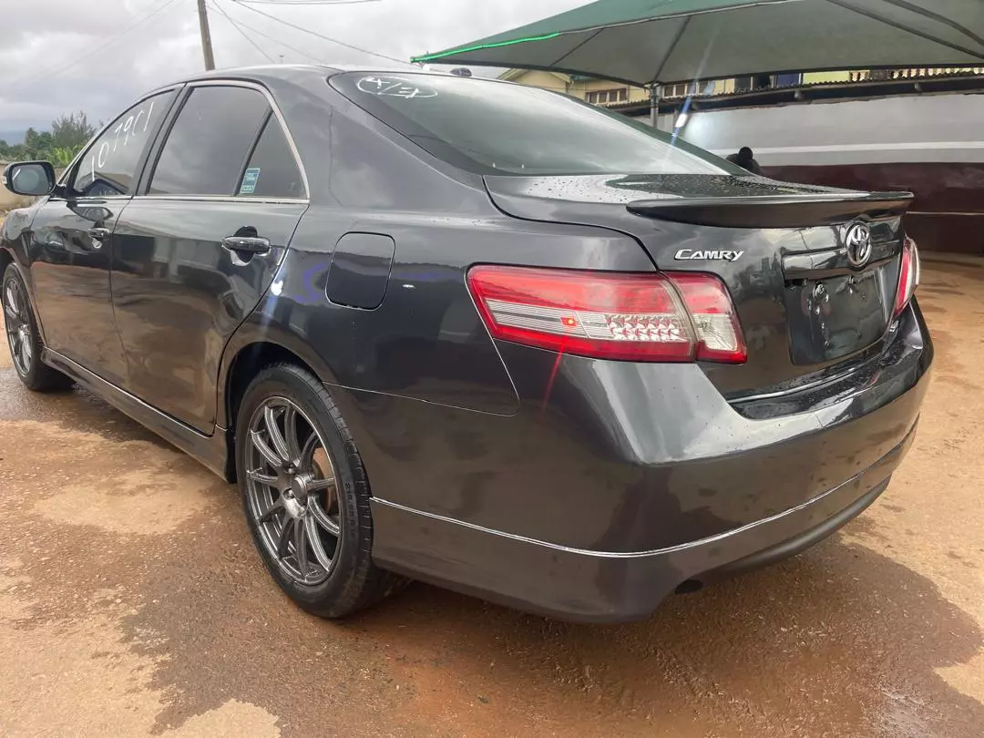 Toyota Camry   - 2010