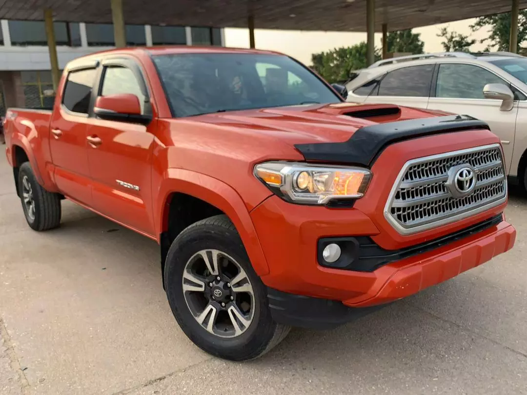 Toyota Tacoma   - 2016