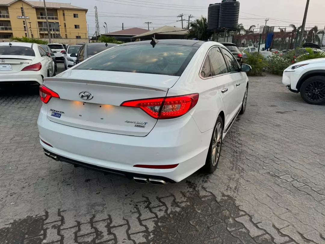 Hyundai Sonata   - 2015