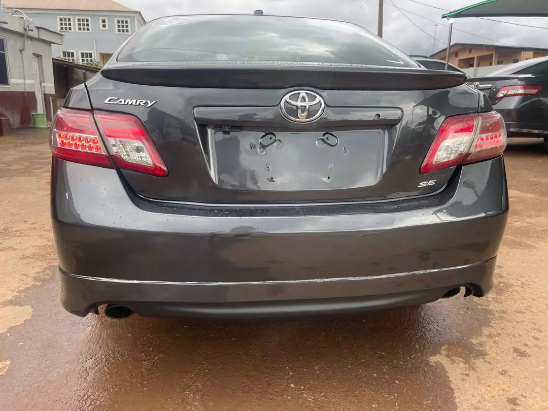 Toyota Camry   - 2010