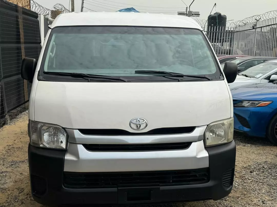 Toyota Hiace   - 2013