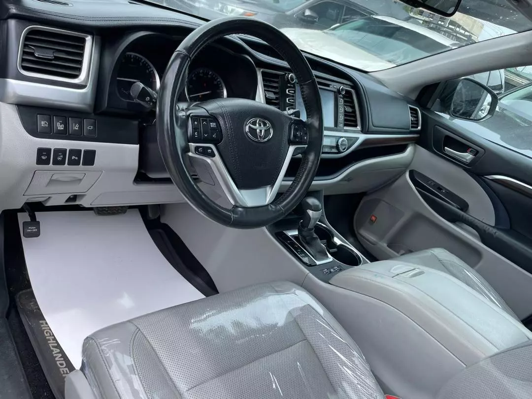 Toyota Highlander   - 2015