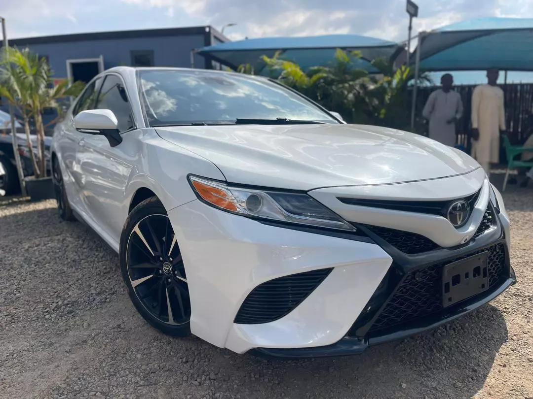 Toyota camry   - 2018