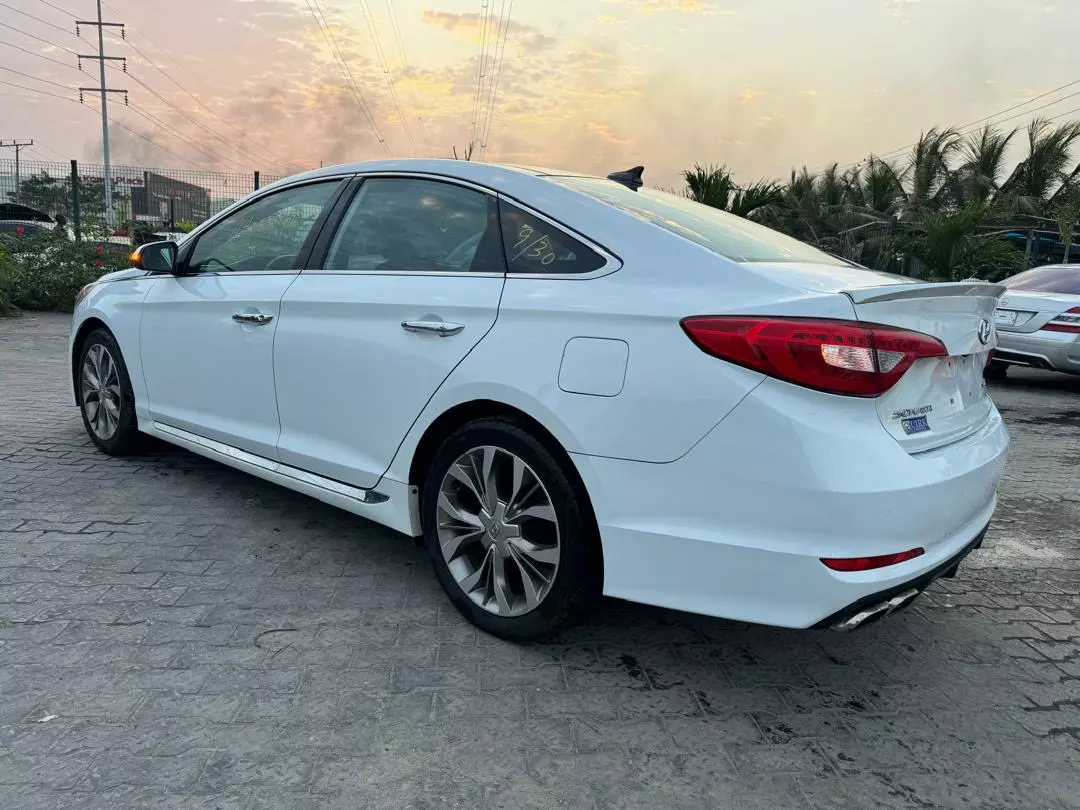 Hyundai Sonata   - 2015