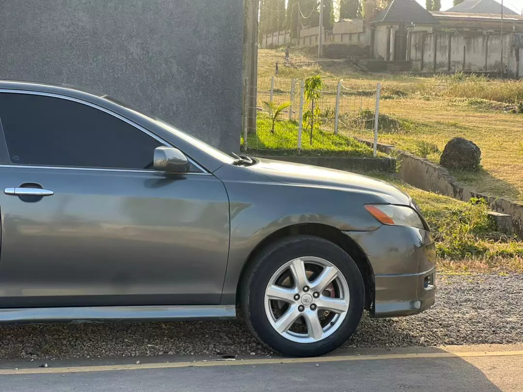 Toyota Camry   - 2009