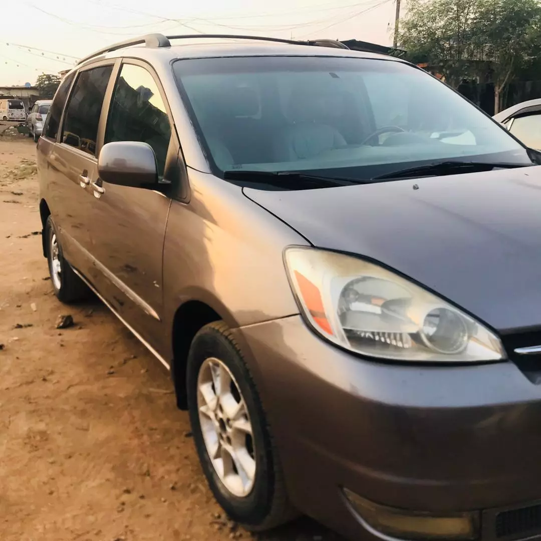 Toyota Sienna   - 2012