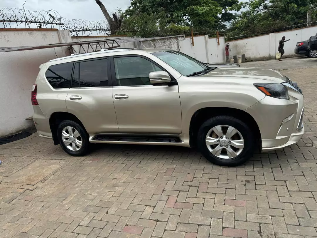 Lexus GX 460   - 2010